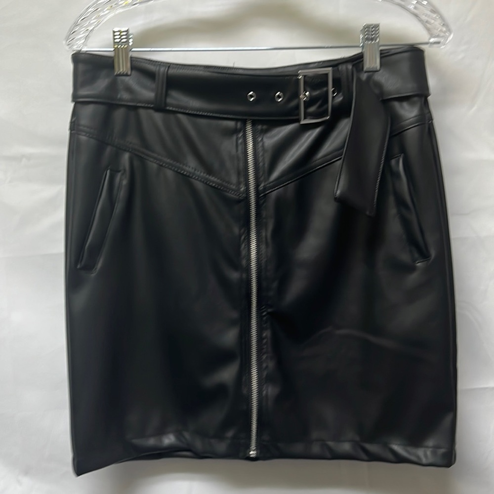 NEW Look Mini Skirt. M